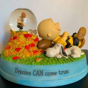 Hallmark Peanuts Figurine